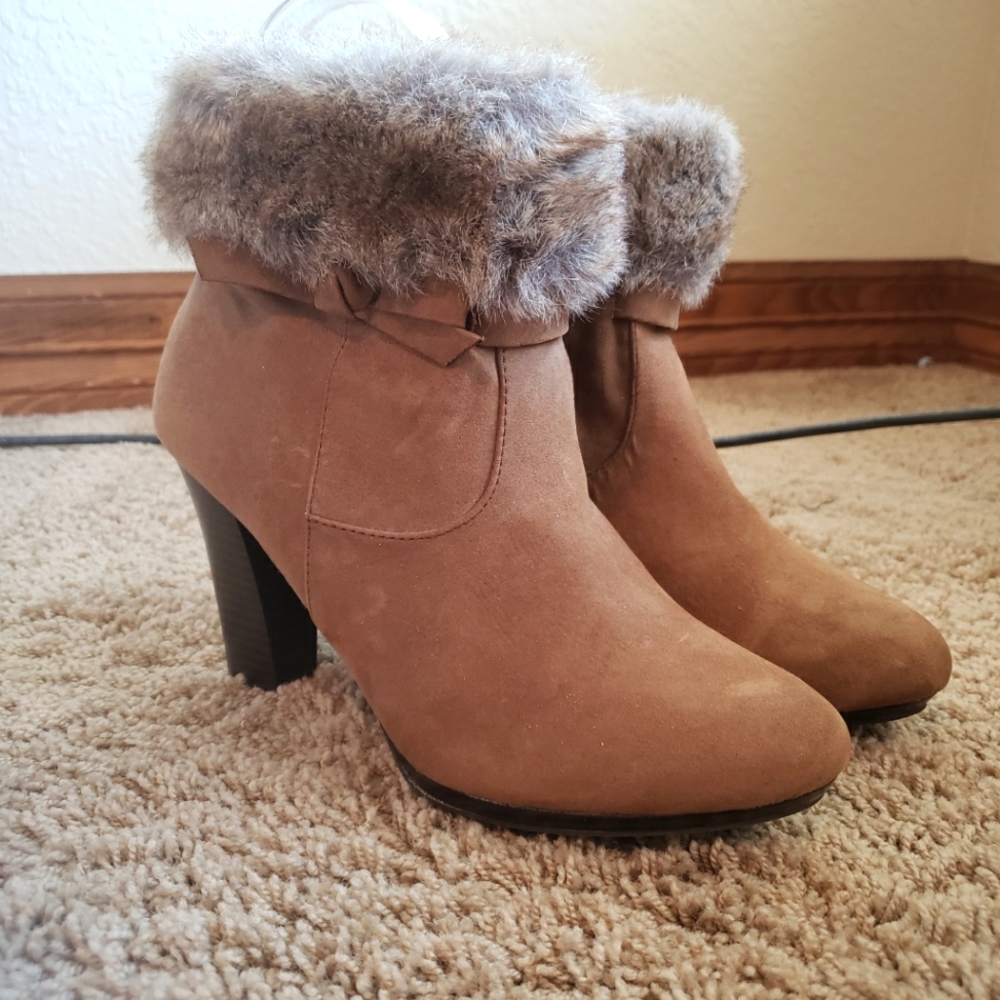 Dana Buchman Cassie Boots Sz 8